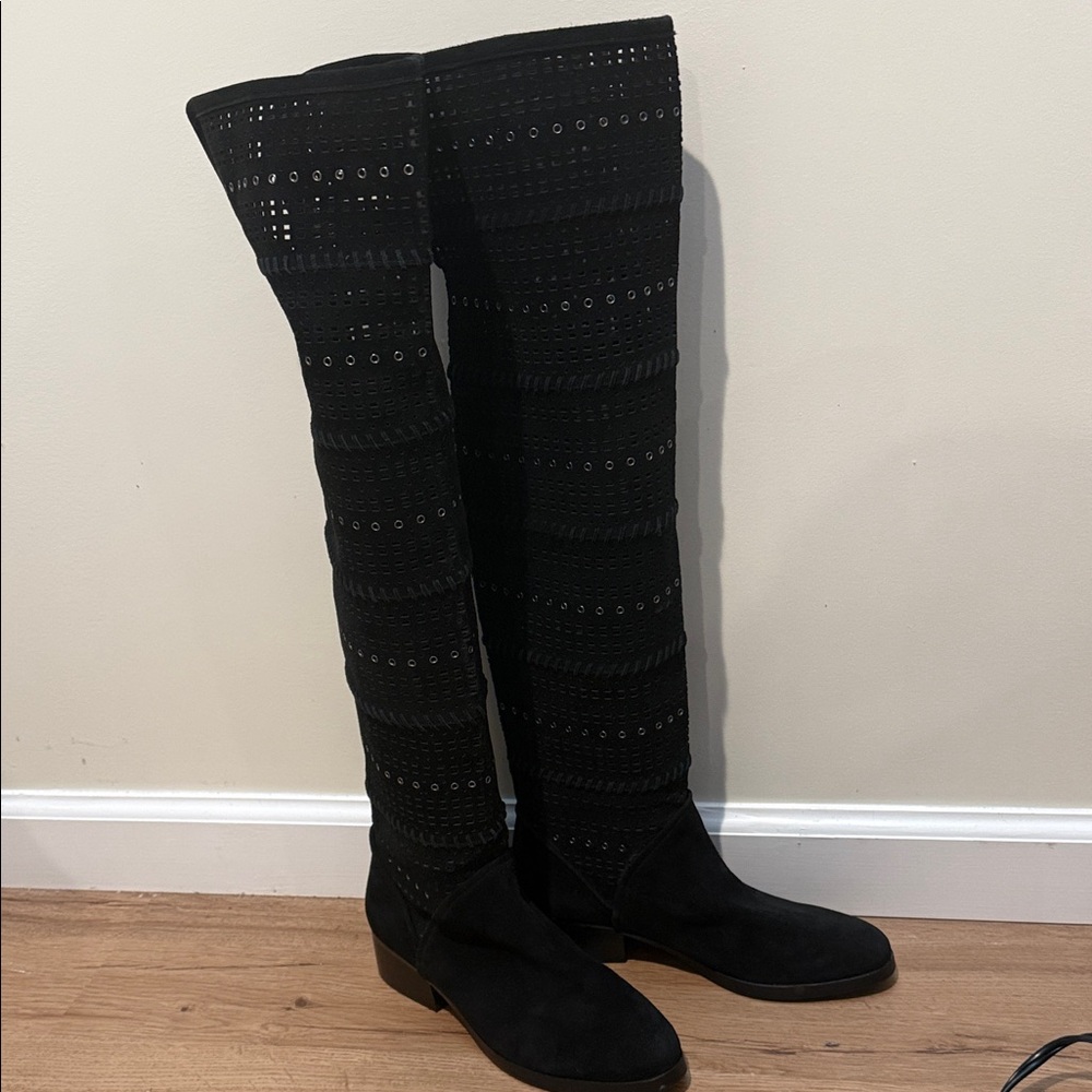 Donald Pliner Devya laser cut boots 7.5
